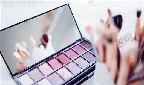2019年1-7月中国美容化妆品及护肤品出口量同比增长7.5%