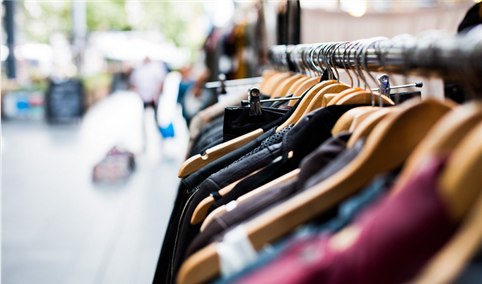 2018年1-10月全国皮革服装产量为6168.82万件 同比下降8.09%