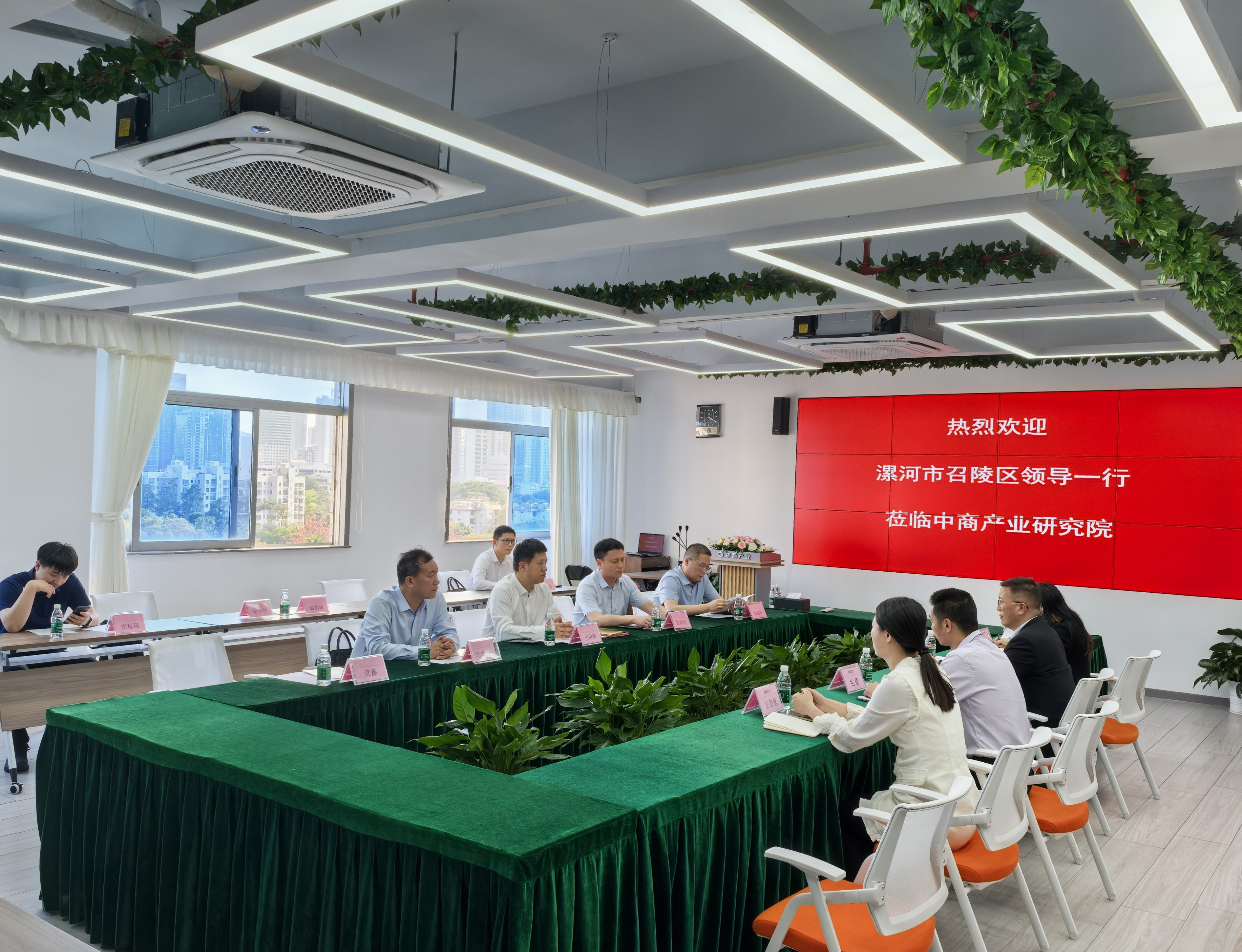 河南省漯河市召陵区领导一行莅临我院考察交流