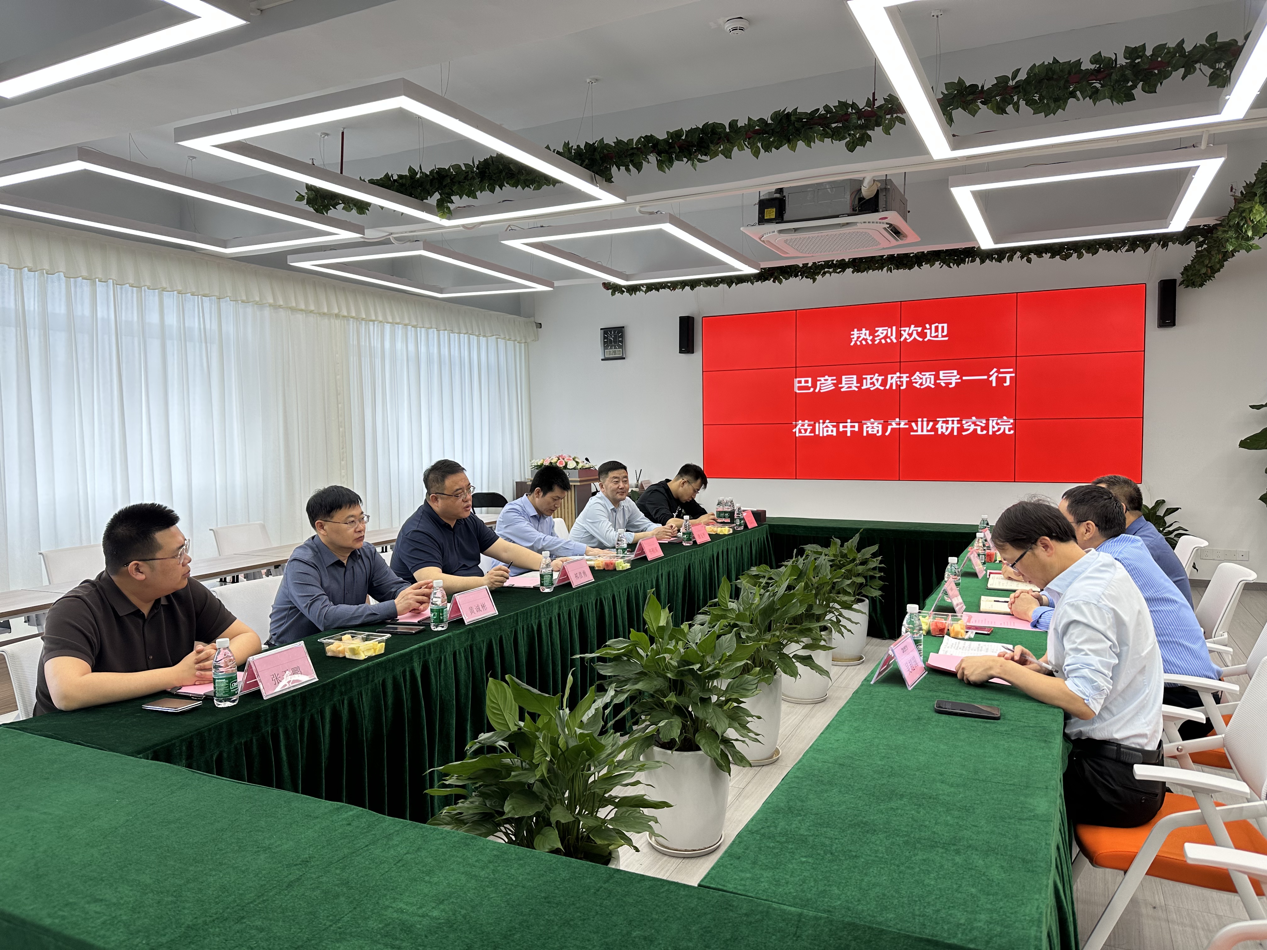黑龙江省哈尔滨市巴彦县领导一行莅临我院考察交流